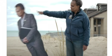 Judge Orders Chicago Mayor Lori ‘Crow’ Lightfoot To Explain Her Racist Policy Toward White Journalists