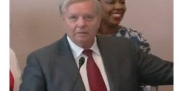 Lindsay Graham Proposes Legislation For a 15-Week National Abortion Ban
