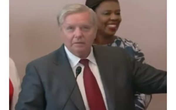 Lindsay Graham Proposes Legislation For a 15-Week National Abortion Ban