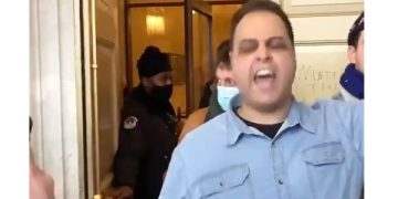 Video Shows Capitol Police Holding Door Open to Allow Protesters to Enter Capitol and Then DOJ Arrests 250 People for Entering the Building