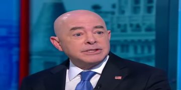 Alejandro Mayorkas Gaslights CNN Host That Border Crossings Have Gone Down 50% Since Title 42 Expired