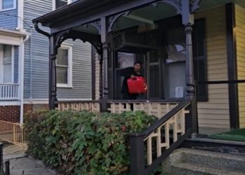 Quick-Thinking Tourists Thwart Young Black Female Arsonist at Martin Luther King Jr.’s Birth Home [VIDEO]