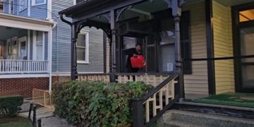 Quick-Thinking Tourists Thwart Young Black Female Arsonist at Martin Luther King Jr.’s Birth Home [VIDEO]