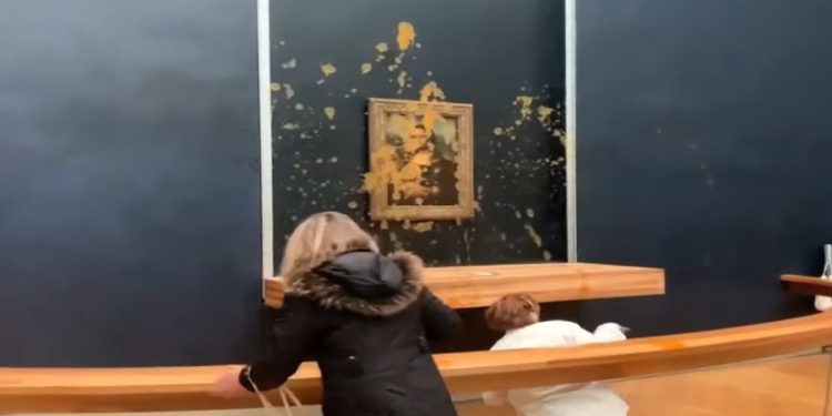 Soup Nazis Attack Mona Lisa: Activists Make a Splash at Louvre Museum [VIDEO]