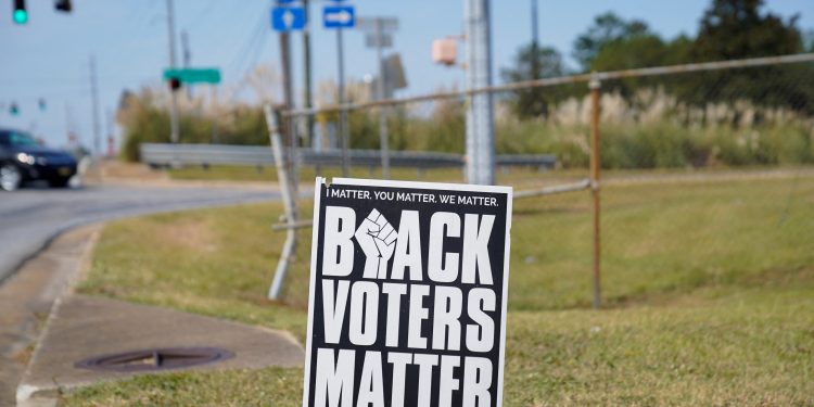 Fed Up Chicago Residents Chant ‘Go Red!’ and ‘No More Blue, No Matter Who’