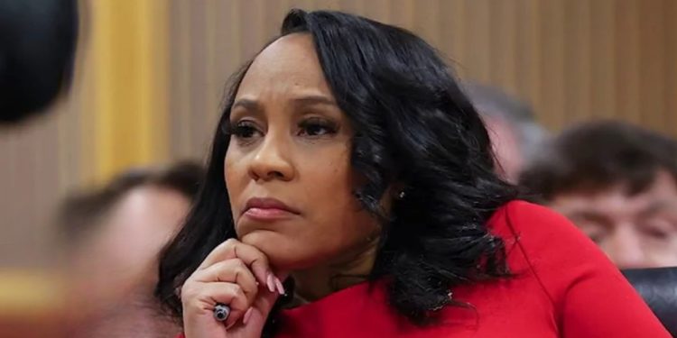 Fulton County Judge Allows Prosecutor Fani Willis to Proceed with Trump Case