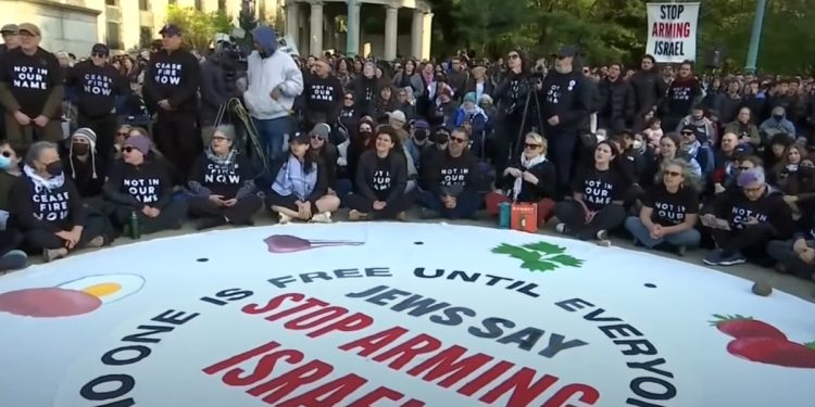 Protesters Rally Outside Schumer’s Home During Passover, Demand End of Military Aid to Israel