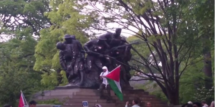Pro-Hamas Palestinian Protesters Deface US War Memorial, Burn American Flag in New York City