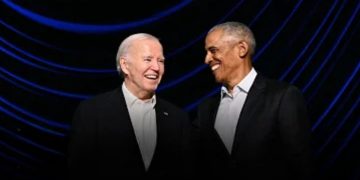 Obama Helps Biden Off Stage After Awkward Hollywood Fundraiser Moment