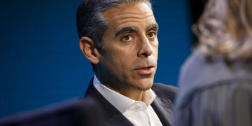 Former CEO of PayPal Announces He is Switching Parties, Will Back Donald Trump in November