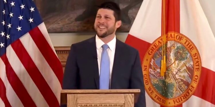 Under Threat of Contempt, Florida Attorney General Rebuffs Obama Judge’s Order to Stand Down Against Arresting Illegals