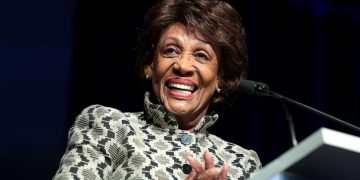 Mad Maxine Waters Gets Door to Federal Building Slammed In Her Face