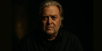 Bannon Warns Murdochs Are Leading Coordinated Epstein Attack on Trump